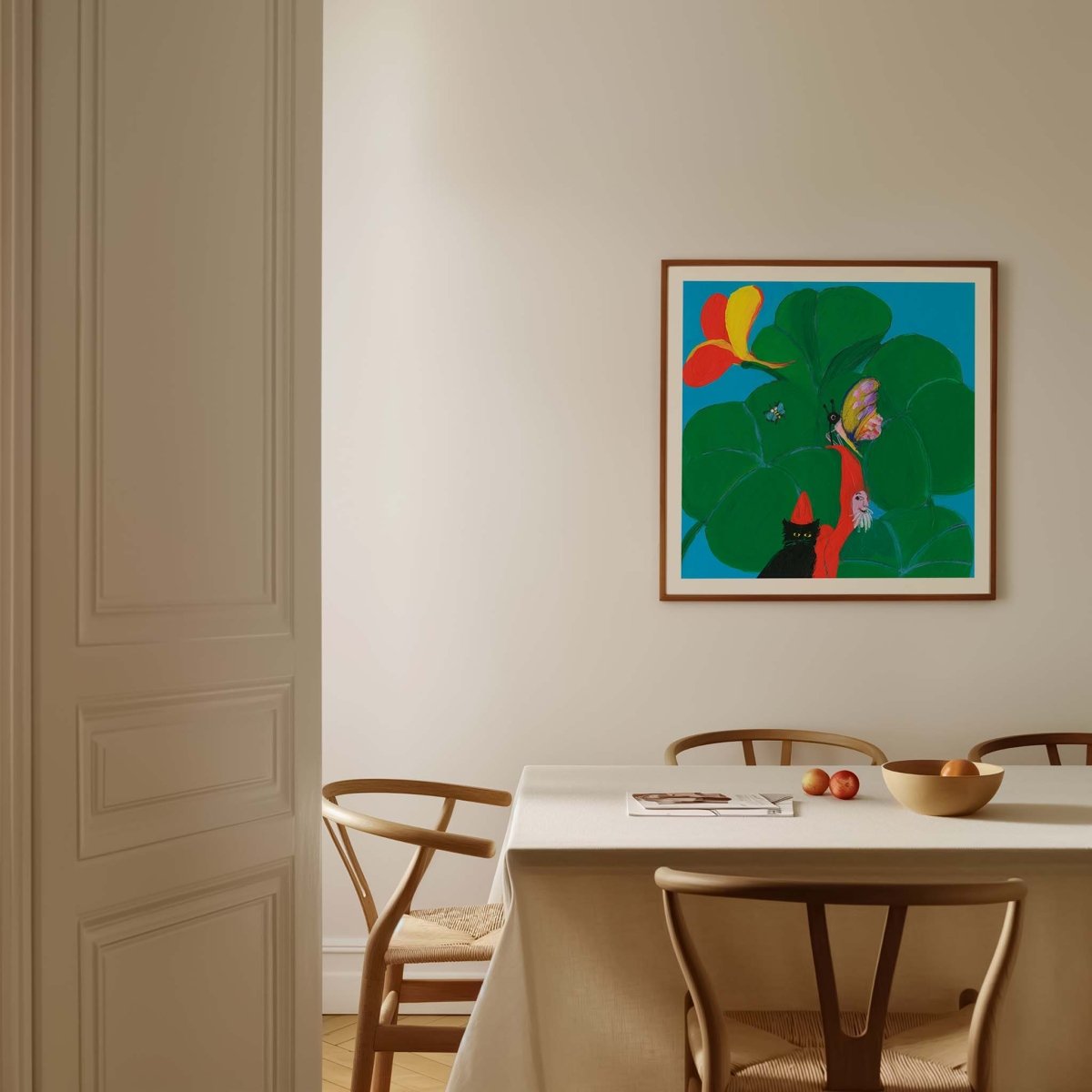 Børneplakat Den Hemmelige Have af Thomas Winding, hængende som eventyrlig kunst i lys stue